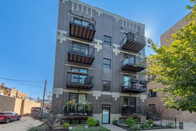 $3,650 | 457 North Aberdeen Street, Unit 4N, Chicago, IL 60642