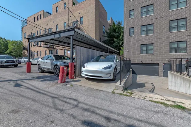 $3,650 | 457 North Aberdeen Street, Unit 4N, Chicago, IL 60642