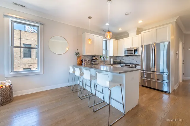 $3,650 | 457 North Aberdeen Street, Unit 4N, Chicago, IL 60642