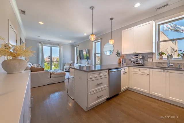 $3,650 | 457 North Aberdeen Street, Unit 4N, Chicago, IL 60642