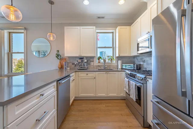 $3,650 | 457 North Aberdeen Street, Unit 4N, Chicago, IL 60642