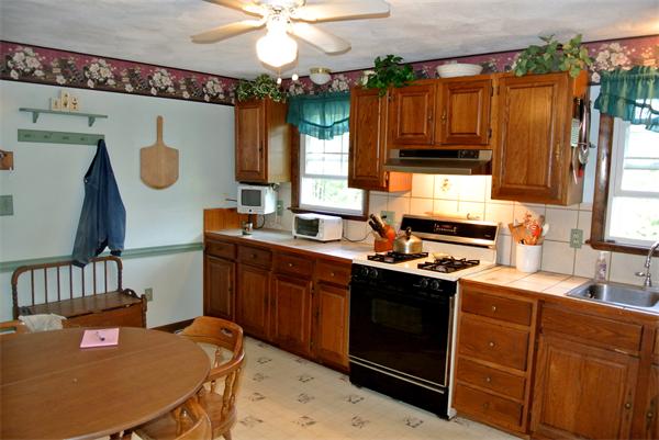 38 Shawnee Road Pepperell, MA 01463 - Photo 4 of 17
