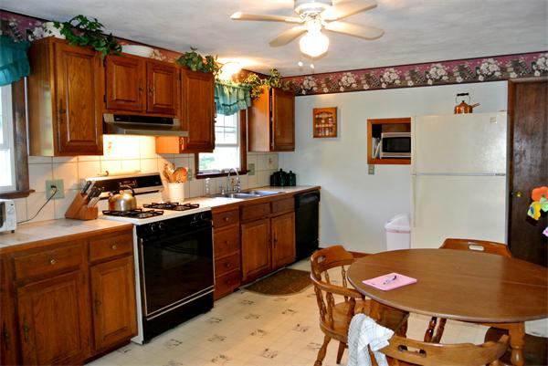 38 Shawnee Road Pepperell, MA 01463 - Photo 5 of 17