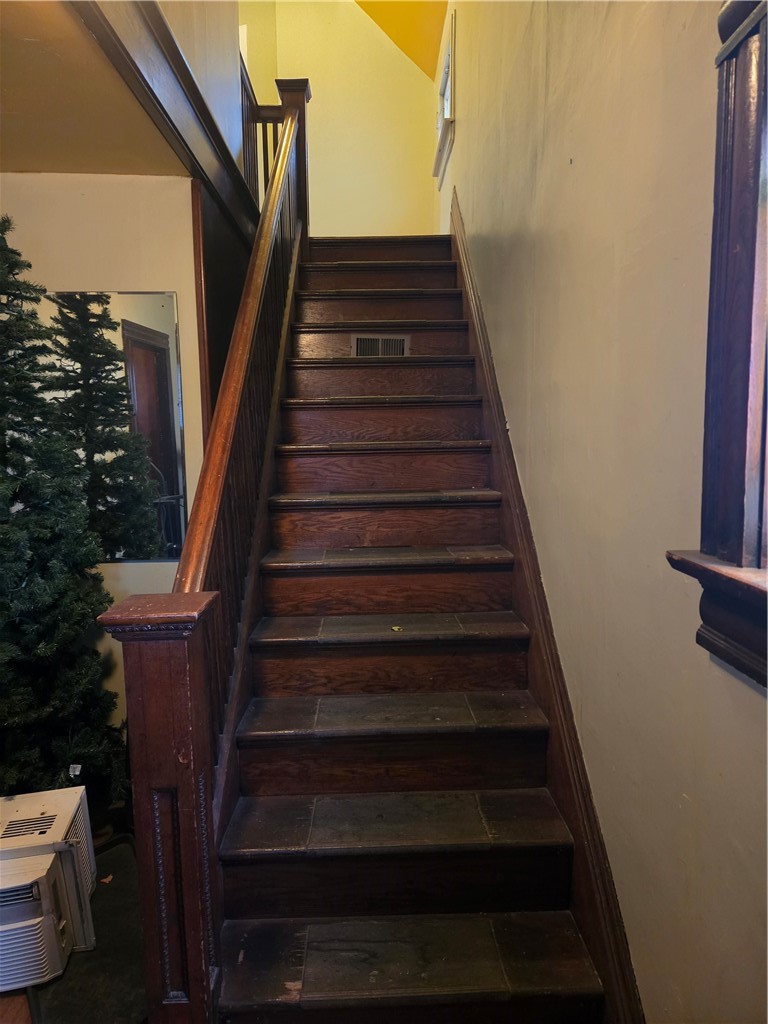 21 Gardiner Park Rochester, NY 14607 - Photo 5 of 22 Main Foyer