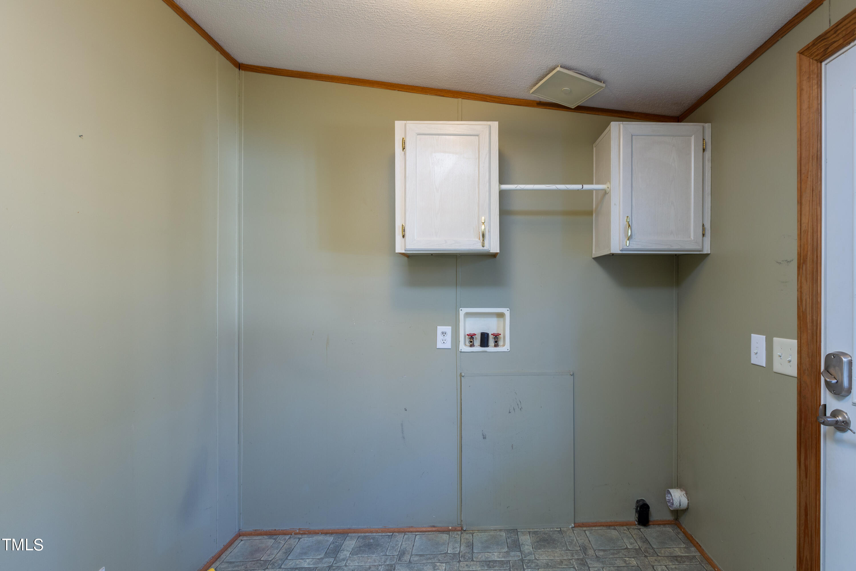 5250 Elevation Road Benson, NC 27504 - Photo 9 of 21 Launry Roo