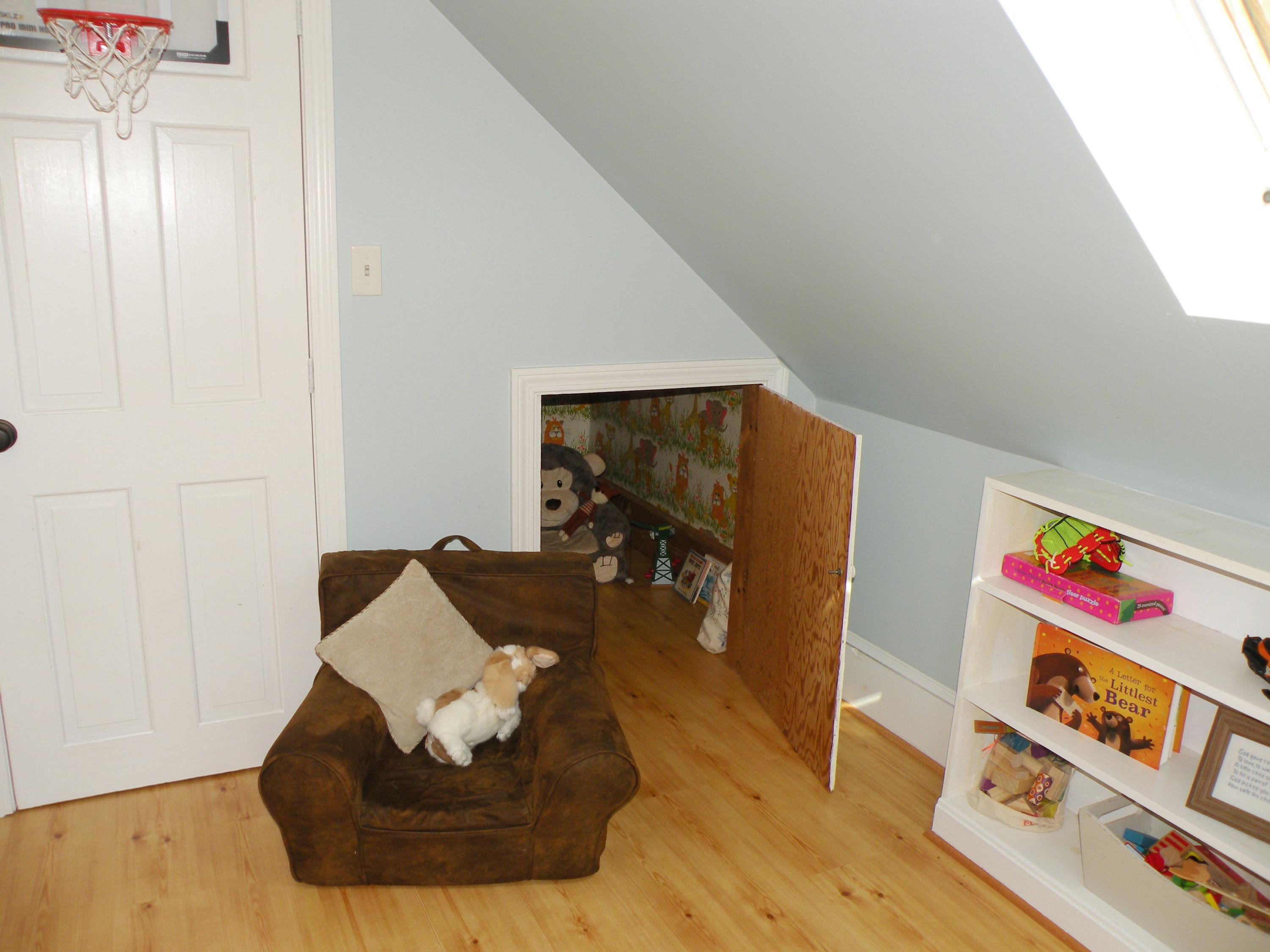 154 Woodman Road Buxton, ME 04093 - Photo 31 of 50 29 Bedroom 2 with kids reading cubby