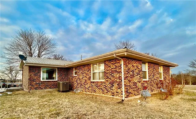 $205,000 | 3284 South M Highway, Schell City, MO 64783