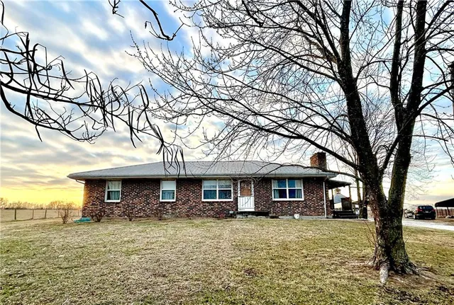 $205,000 | 3284 South M Highway, Schell City, MO 64783