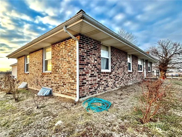 $205,000 | 3284 South M Highway, Schell City, MO 64783