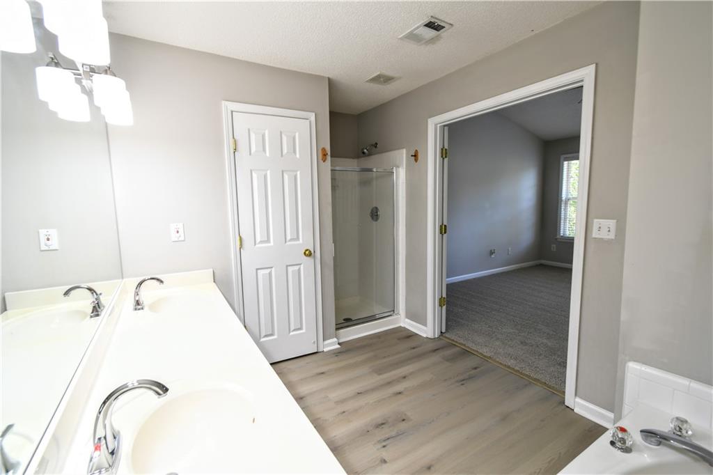 3905 Timbercreek Circle Roswell, GA 30076 - Photo 21 of 30 a view of a bathroom with a tub and shower