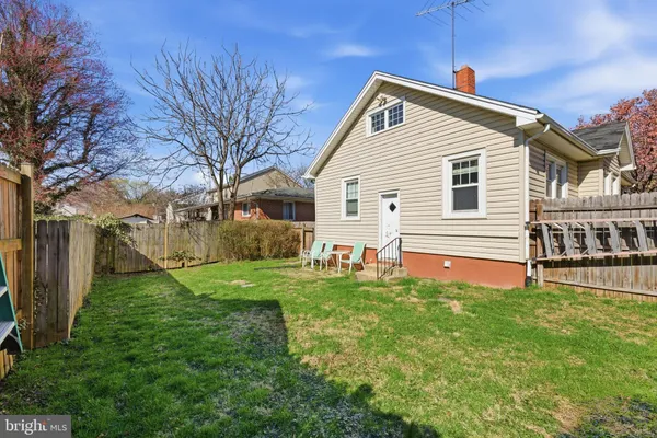 $1,900 | 5114 19th Road North, Arlington, VA 22207