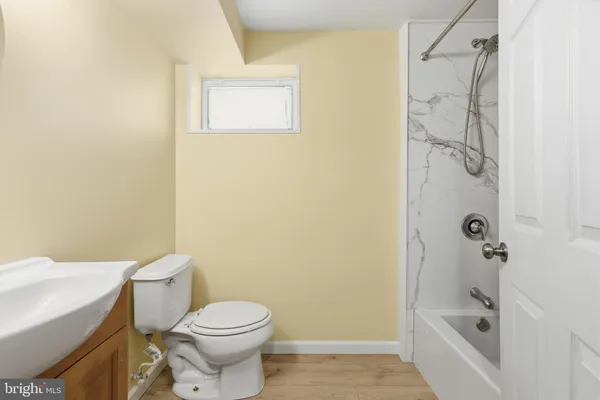 $1,900 | 5114 19th Road North, Arlington, VA 22207