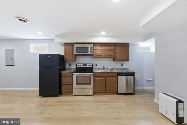 $1,900 | 5114 19th Road North, Arlington, VA 22207