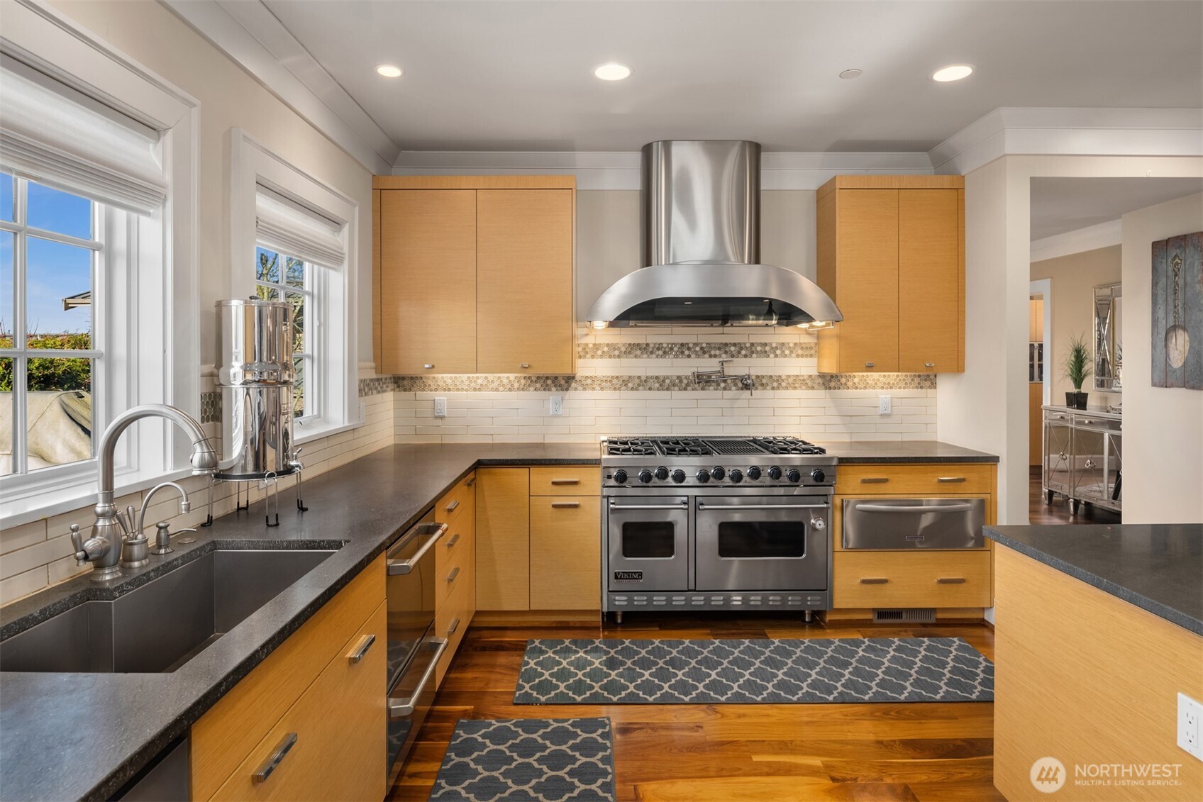 8910 Northeast 33rd Street Yarrow Point, WA 98004 - Photo 13 of 39