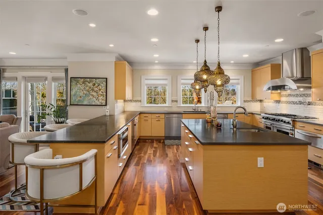 $6,500,000 | 8910 Northeast 33rd Street, Yarrow Point, WA 98004