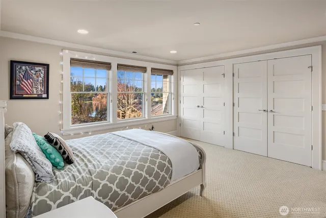 $6,500,000 | 8910 Northeast 33rd Street, Yarrow Point, WA 98004