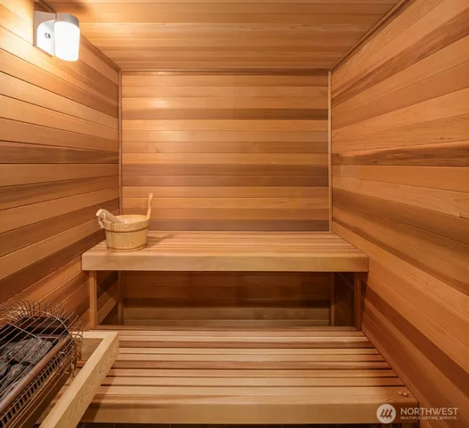 $6,500,000 | 8910 Northeast 33rd Street, Yarrow Point, WA 98004