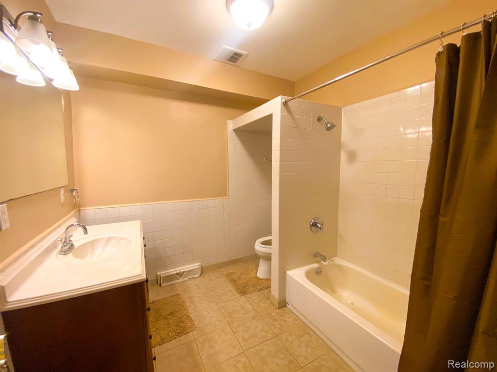 11270 North Rushton Road South Lyon, MI 48178 - Photo 32 of 57 Gallery Image 32