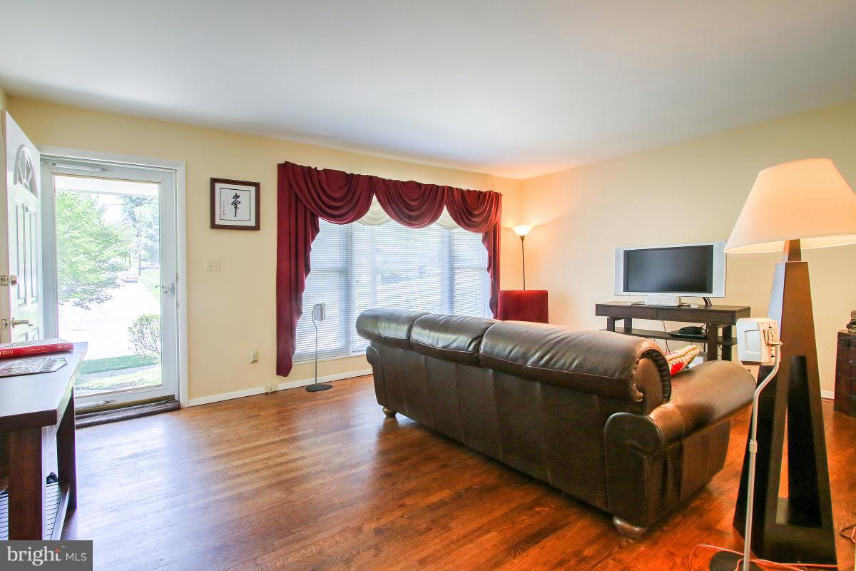 11701 Charles Road Silver Spring, MD 20906 - Photo 3 of 26 Living Room