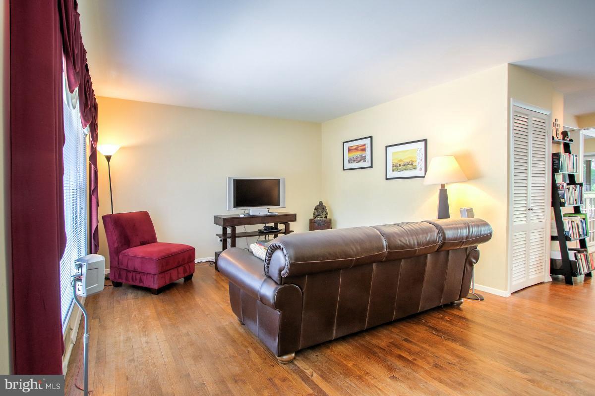 11701 Charles Road Silver Spring, MD 20906 - Photo 4 of 26 Living Room