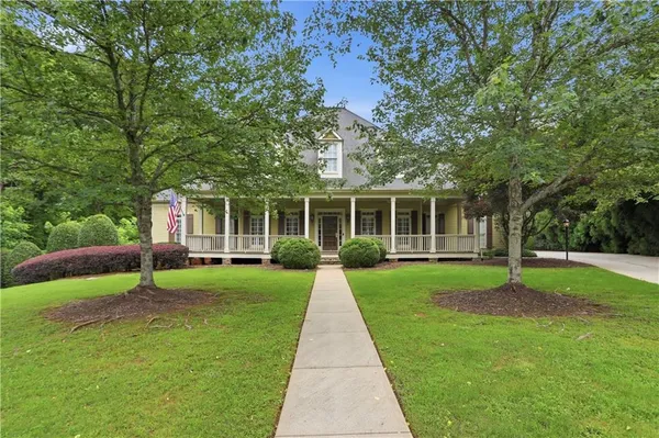 a view of a house with a yard