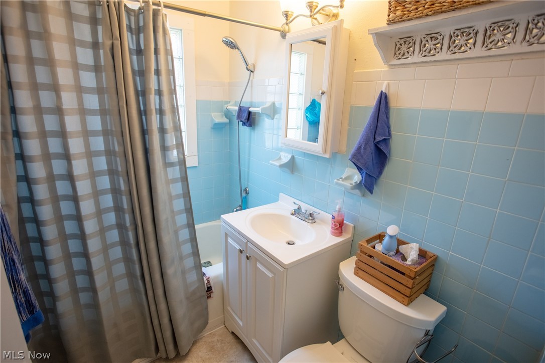 136 Stephens Road Akron, OH 44312 - Photo 19 of 22 Full bathroom