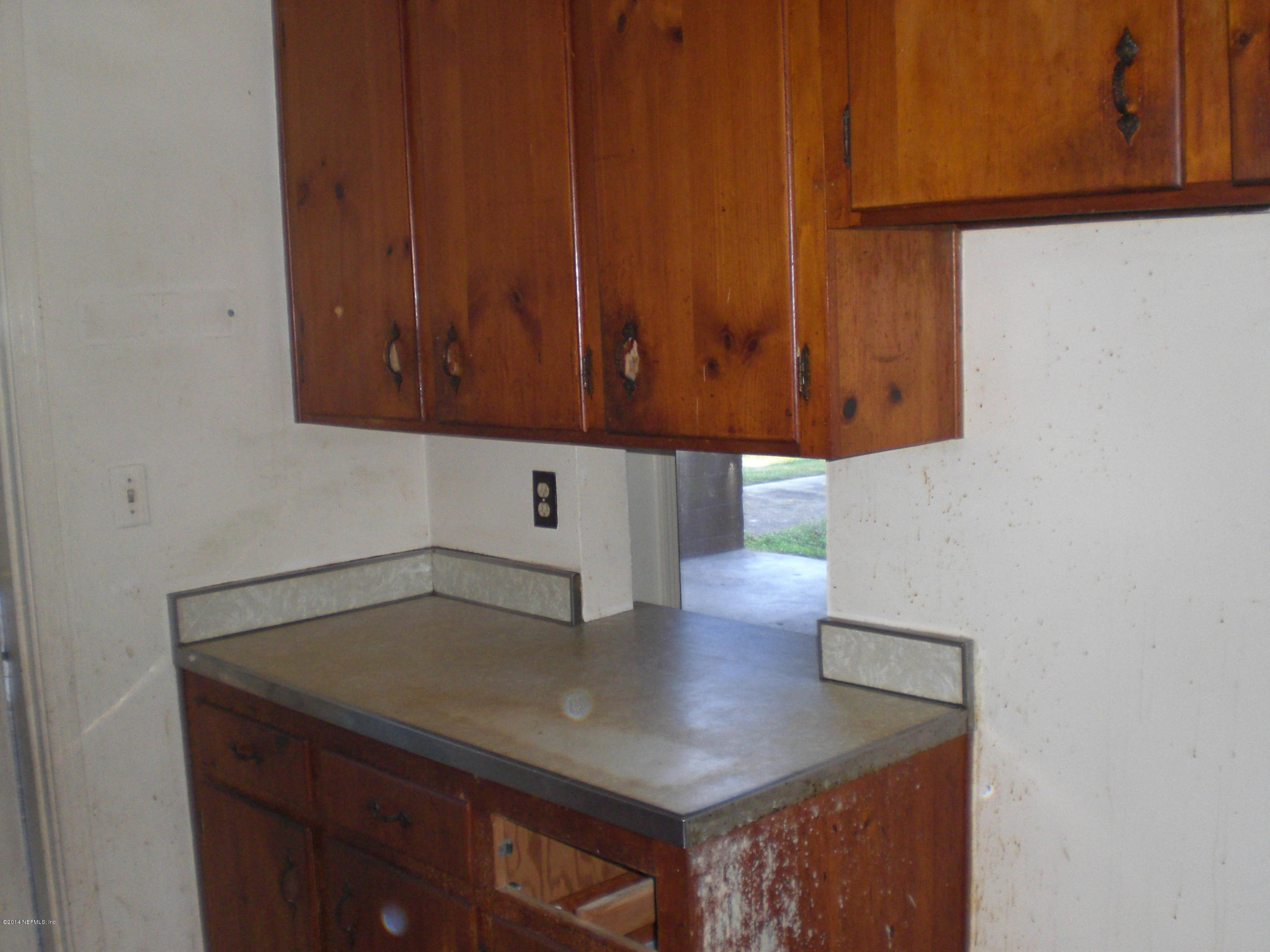 7104 Waikiki Road Jacksonville, FL 32216 - Photo 7 of 18 Kitchen