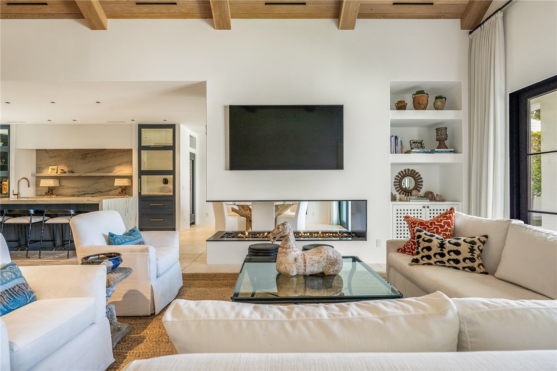 61 Caribe Way Vero Beach, FL 32963 - Photo 14 of 36 a living room with furniture and a flat screen tv