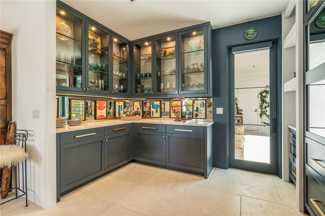 61 Caribe Way Vero Beach, FL 32963 - Photo 18 of 36 a kitchen with windows and chandelier