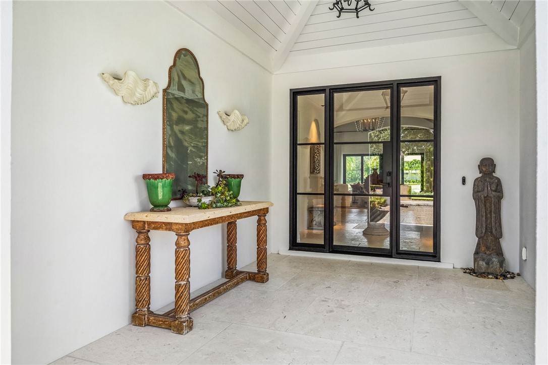 61 Caribe Way Vero Beach, FL 32963 - Photo 10 of 36 a view of a hallway with entryway