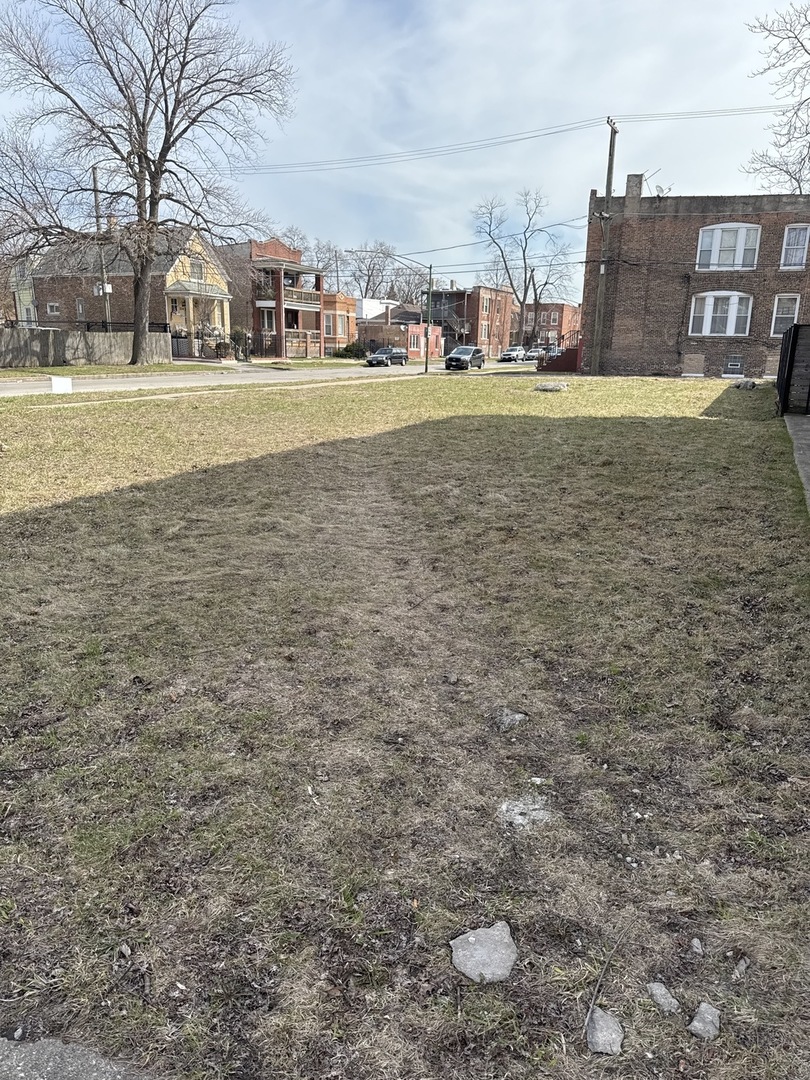 201 East 70th Street Chicago, IL 60637 - Photo 3 of 4