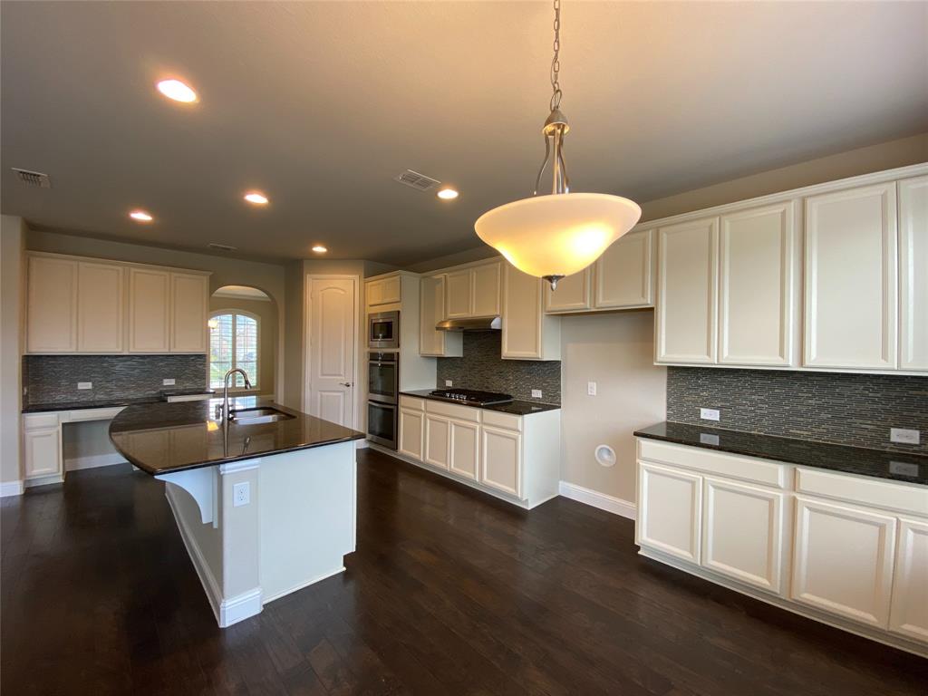 927 Bentley Drive Roanoke, TX 76262 - Photo 9 of 33