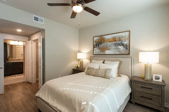 $1,255 | 15915 Kingfield Drive, Unit 1424, Houston, TX 77084