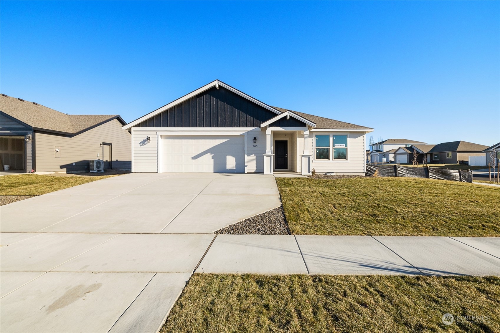 205 North Sandy Loop Moses Lake, WA 98837 - Photo 1 of 31