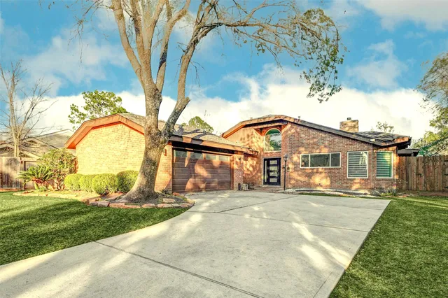 $495,000 | 2223 Foreland Drive, Houston, TX 77077