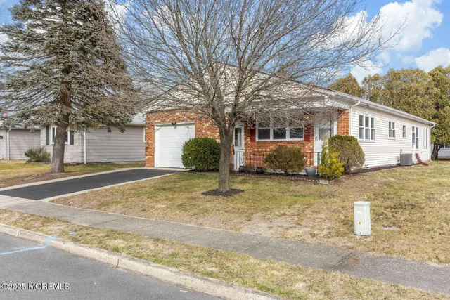 $399,000 | 18 La Terraza Drive, Toms River, NJ 08757