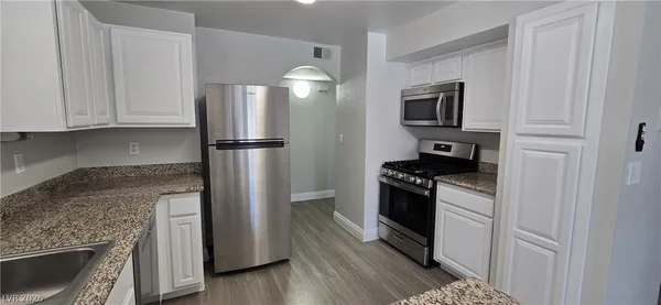 $1,395 | 6500 West Lake Mead Boulevard, Unit 204, Las Vegas, NV 89108