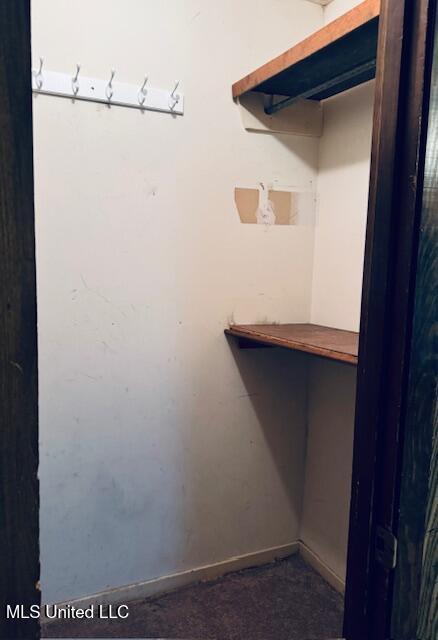 3864 South Siwell Road Jackson, MS 39212 - Photo 13 of 15 Walk in Closets