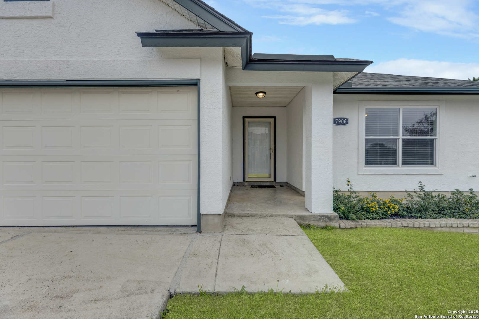 7906 Swindow Circle Converse, TX 78109 - Photo 3 of 26