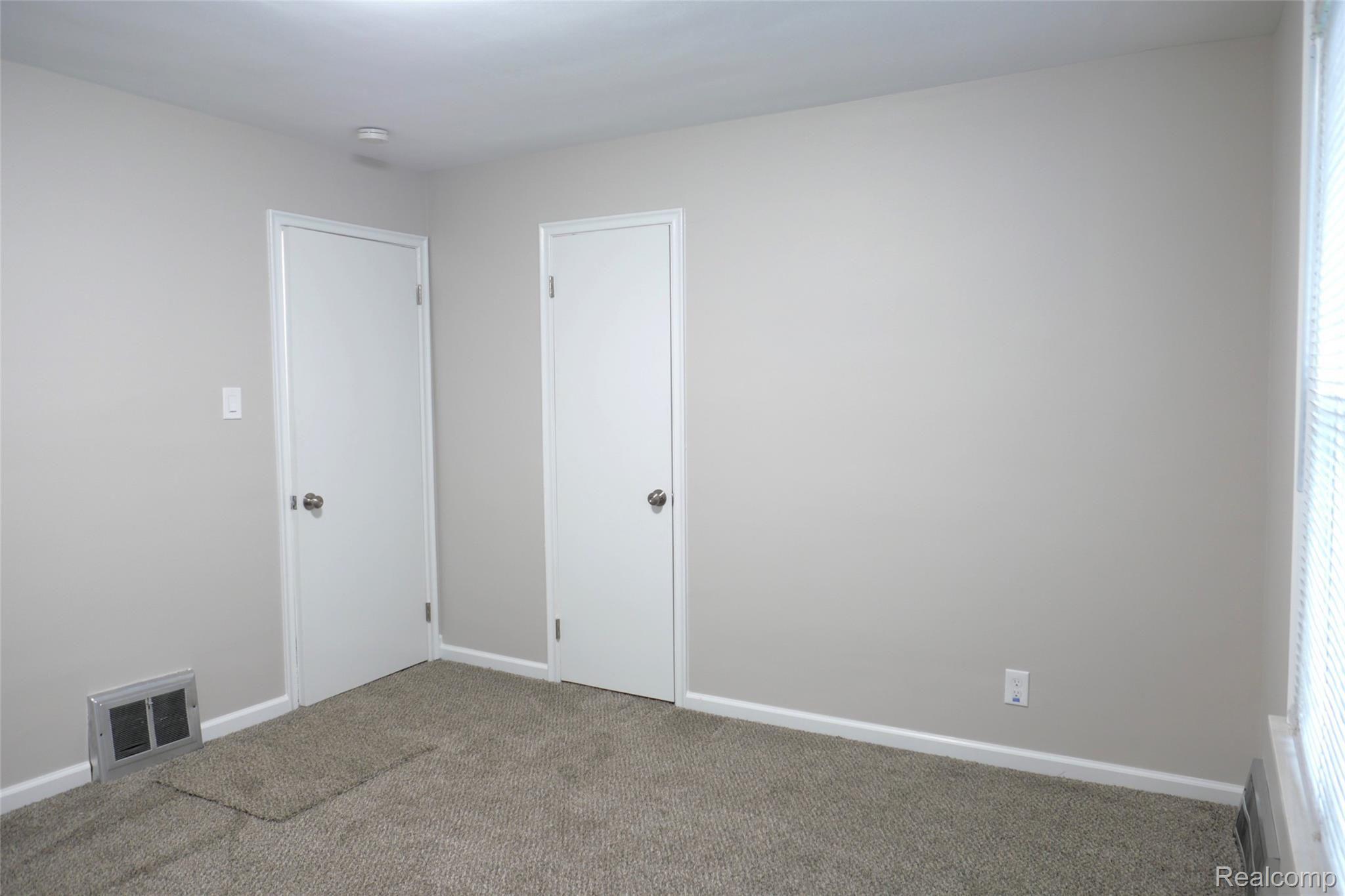 25166 Hayes Road Roseville, MI 48066 - Photo 19 of 27 Hayes - 19.jpg