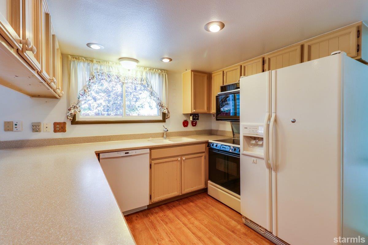 1765 Stardust Street Reno, NV 89503 - Photo 16 of 35