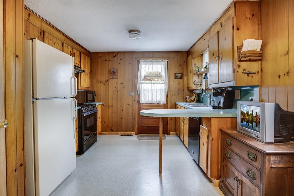 6 Maple Road Wilmington, MA 01887 - Photo 8 of 17 Gallery Image 8