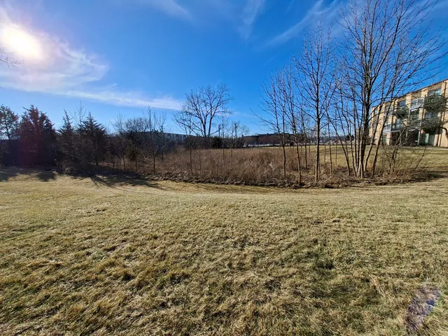 $198,000 | 664 Pinecrest Drive, Unit 302, Prospect Heights, IL 60070