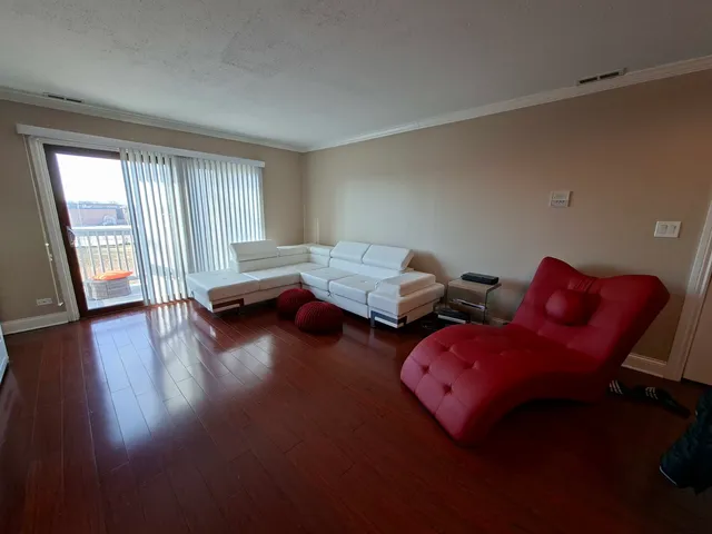 $198,000 | 664 Pinecrest Drive, Unit 302, Prospect Heights, IL 60070