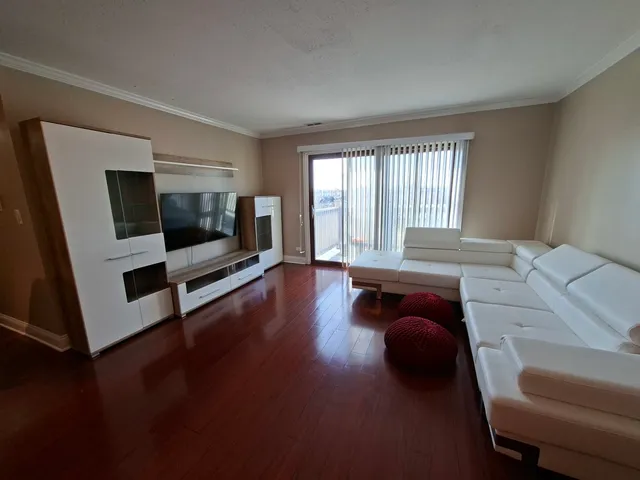 $198,000 | 664 Pinecrest Drive, Unit 302, Prospect Heights, IL 60070