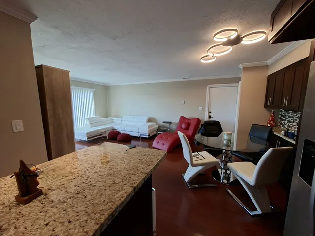 $198,000 | 664 Pinecrest Drive, Unit 302, Prospect Heights, IL 60070