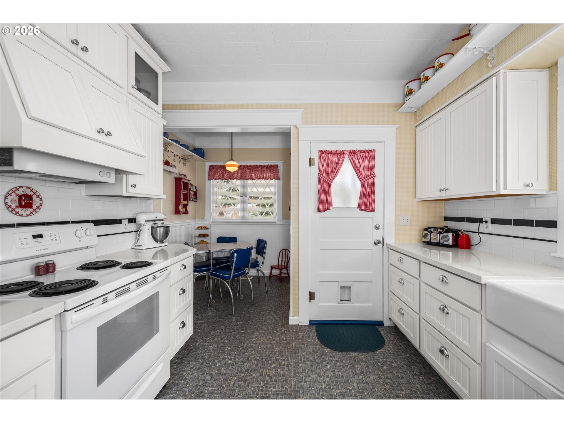 524 North 5th Street Creswell, OR 97426 - Photo 17 of 36 Kitchen/Nook
