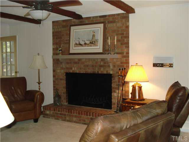 8916 Hunting Trail Raleigh, NC 27613 - Photo 17 of 21 Den/Family/Great Room
