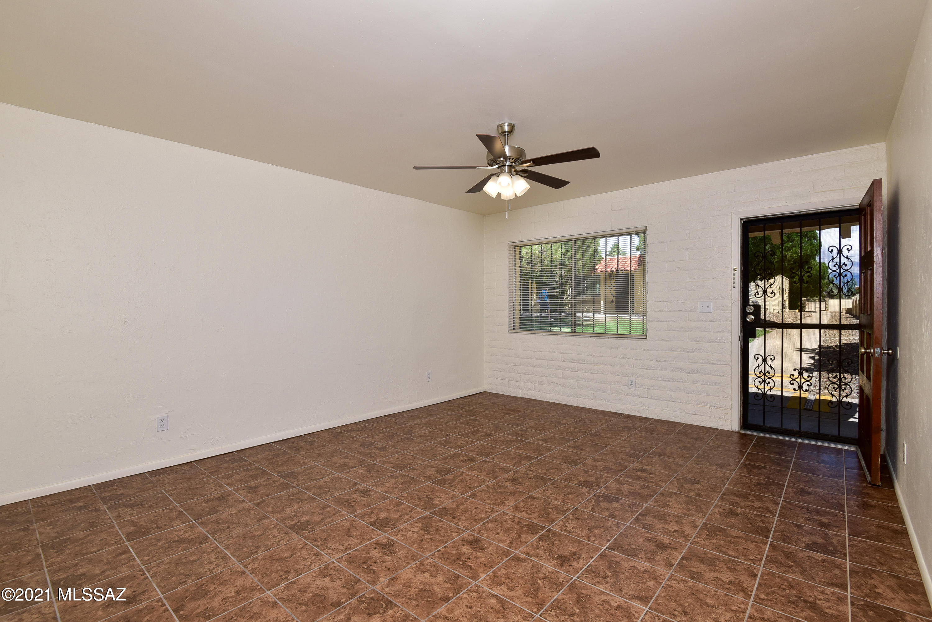 810 South Kolb Road, Unit 17 Tucson, AZ 85710 - Photo 5 of 39