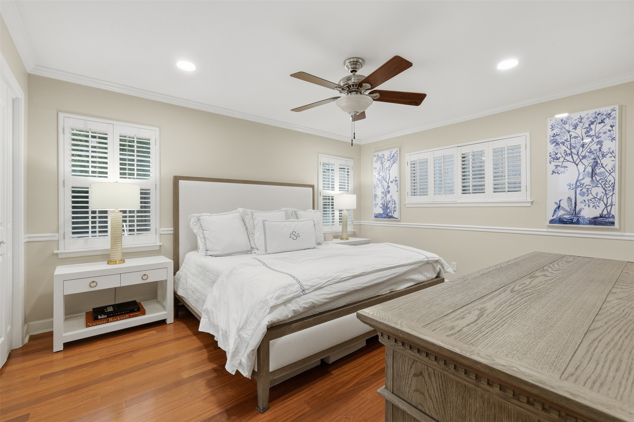 6236 Locke Lane Houston, TX 77057 - Photo 20 of 35 The spacious primary bedroom is located in the back of the home and features not one, but two closets!